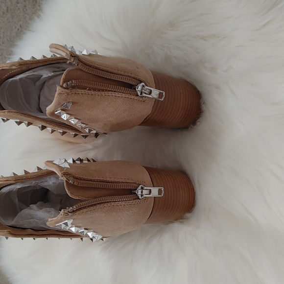 Steve Madden Noticeable Bootie 7 - Picture 2 of 6